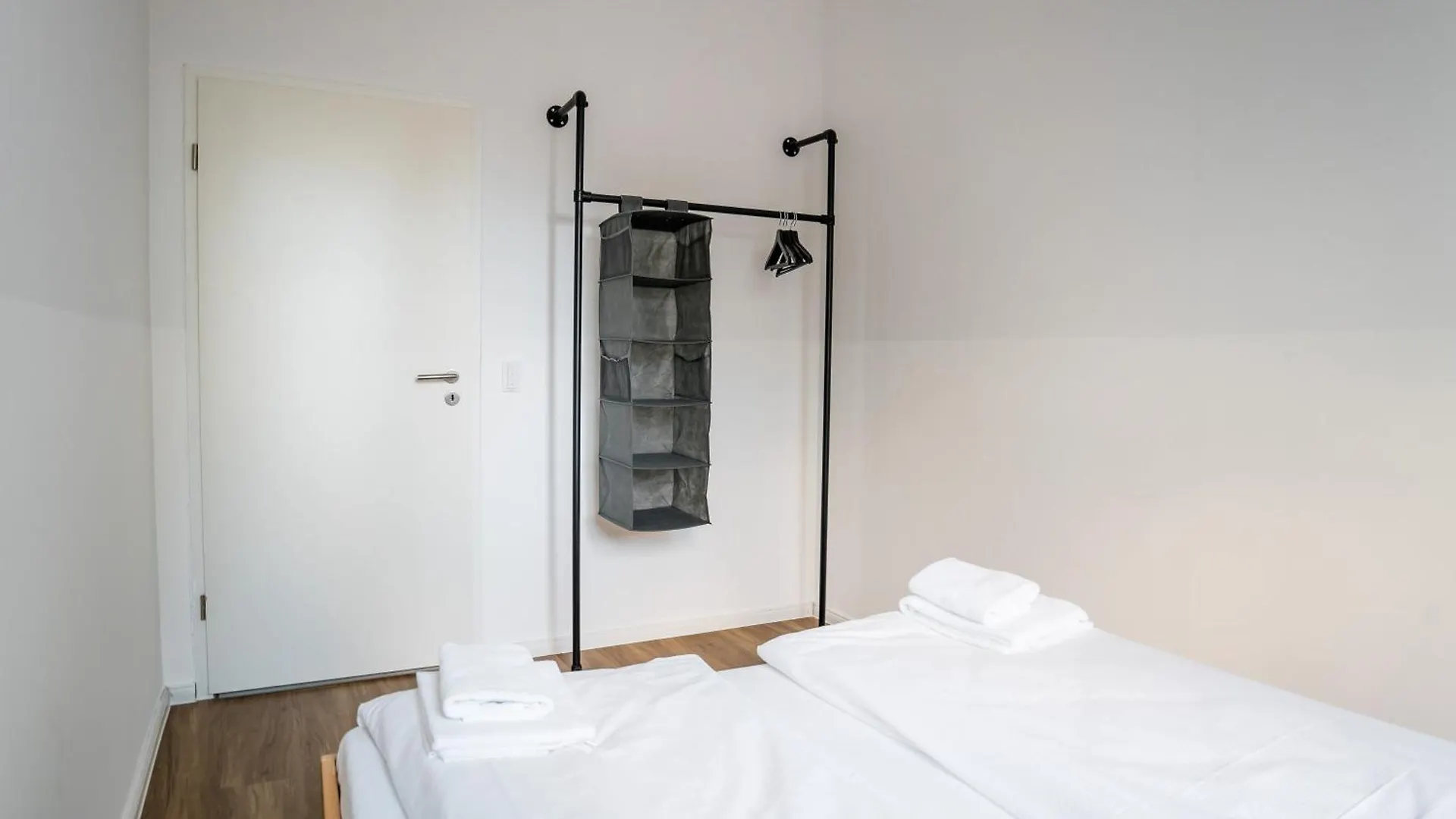 Апартаменты Three Bedroom Plus Big Kitchen Plus Selfcheckin Plus Street Parking Берлин