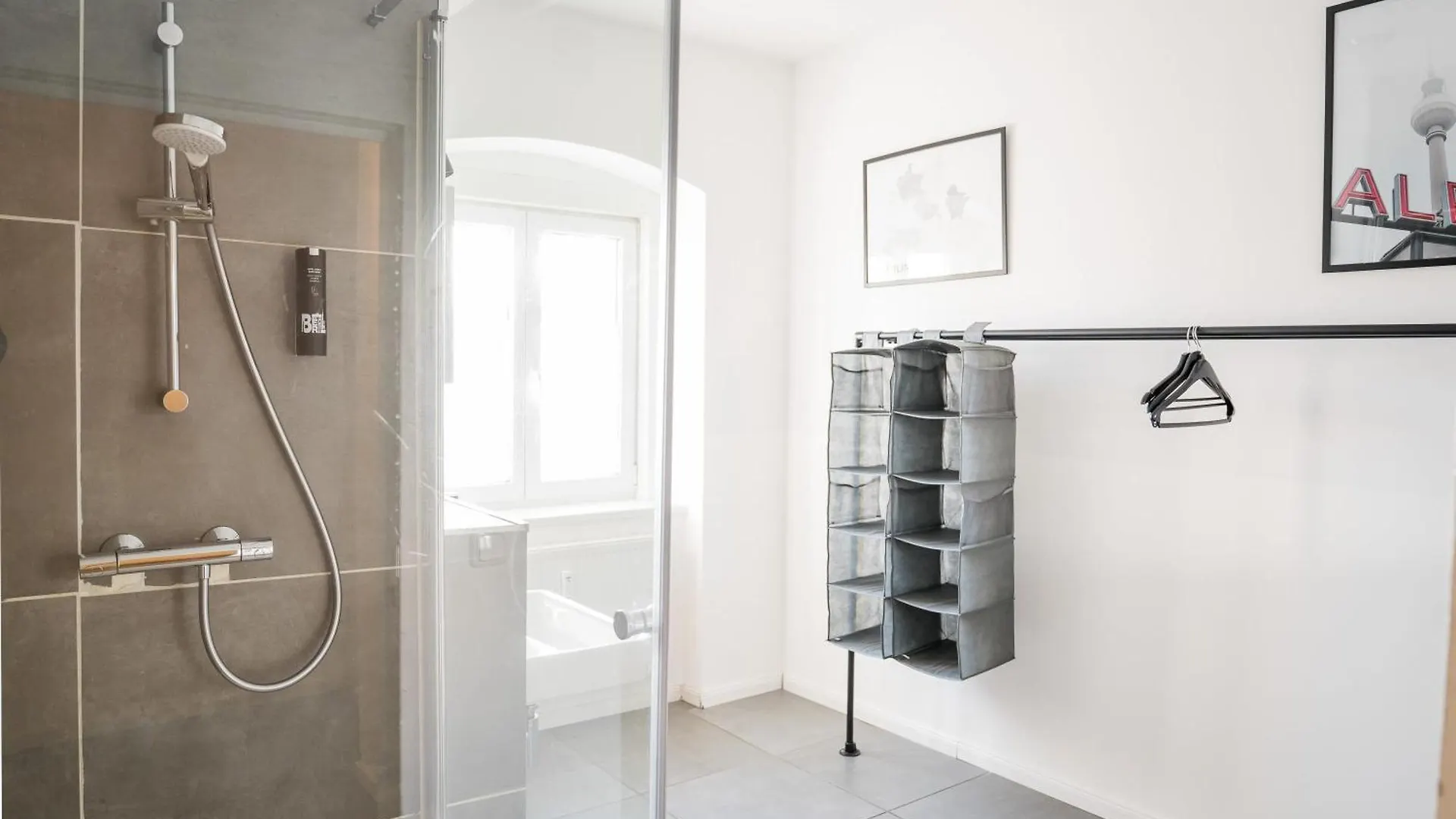 Three Bedroom Plus Big Kitchen Plus Selfcheckin Plus Street Parking Берлин 0*,