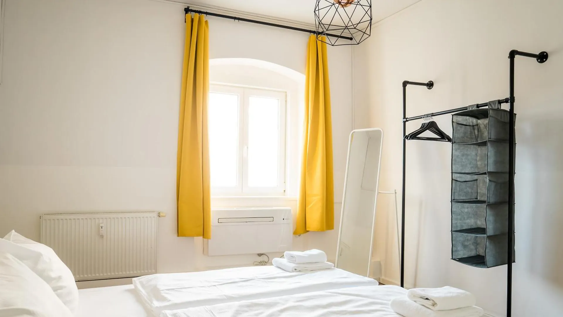 Three Bedroom Plus Big Kitchen Plus Selfcheckin Plus Street Parking Берлин 0*,  Германия