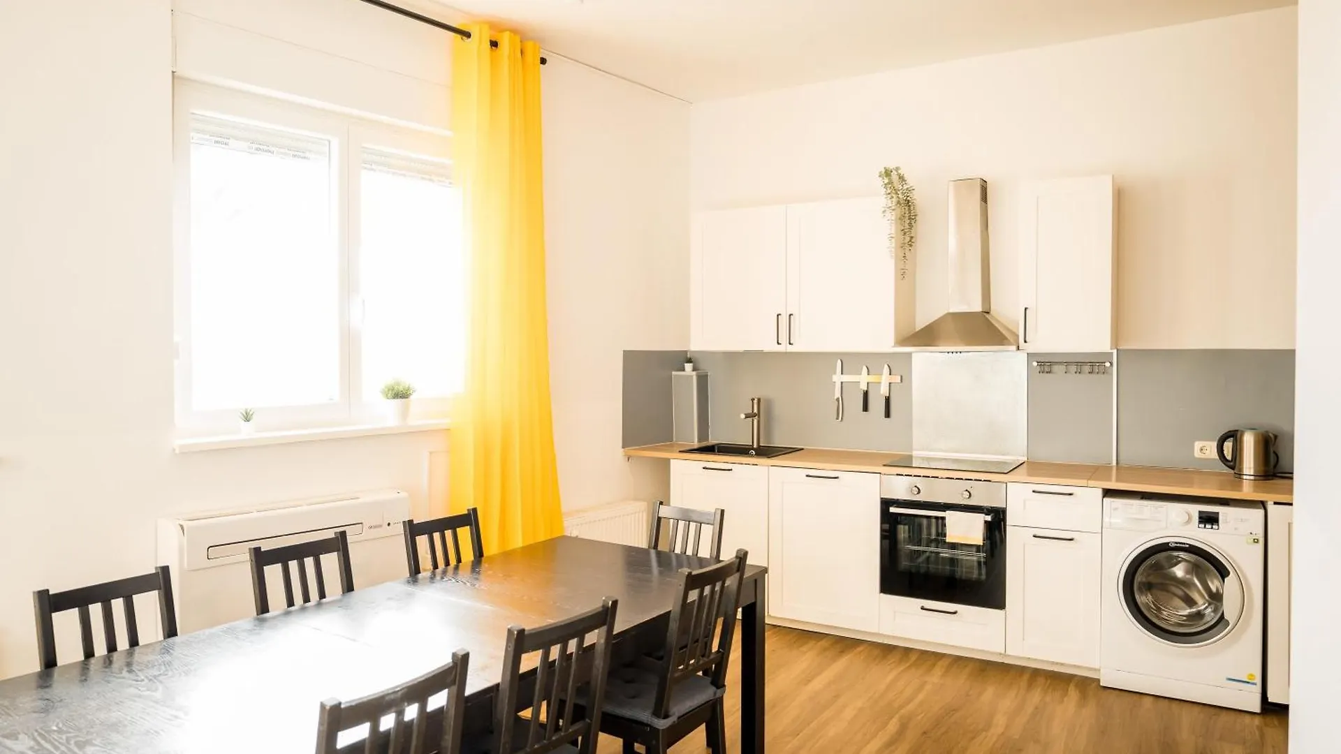 Three Bedroom Plus Big Kitchen Plus Selfcheckin Plus Street Parking Berlin