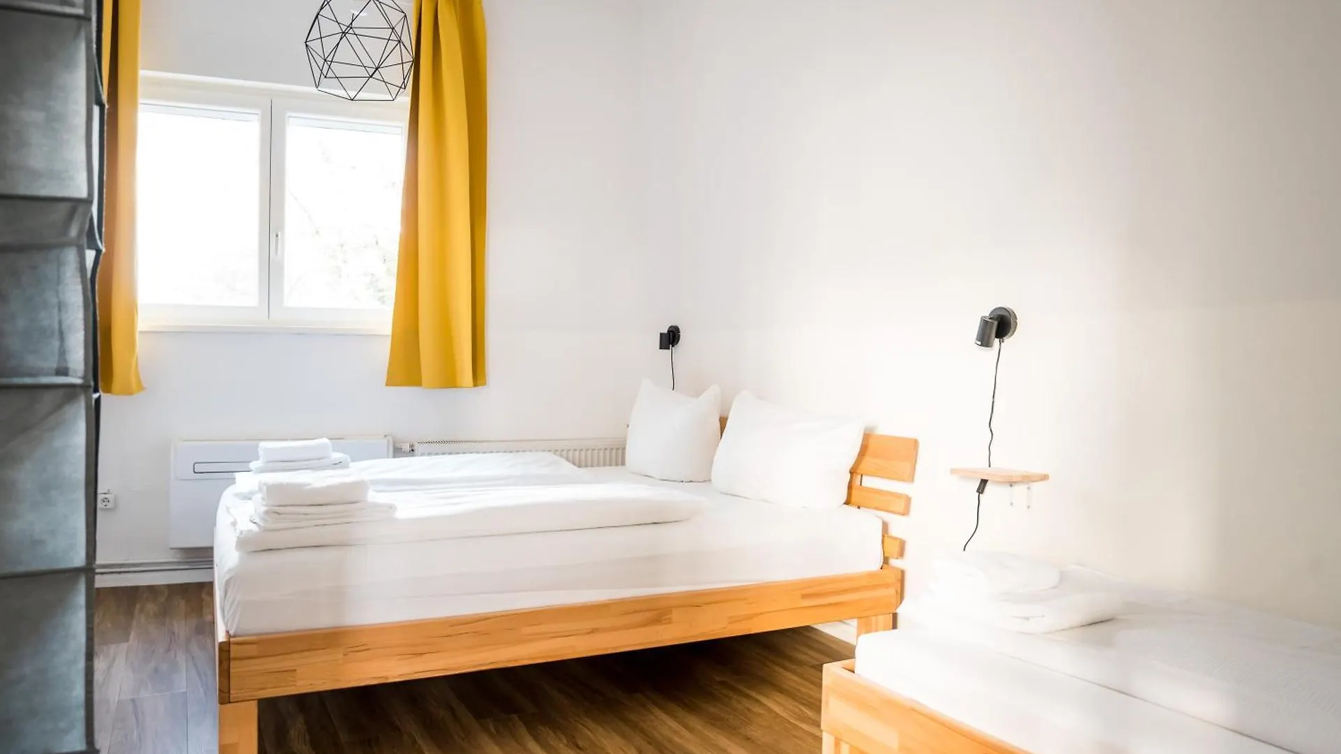 Three Bedroom Plus Big Kitchen Plus Selfcheckin Plus Street Parking Berlin Apartment