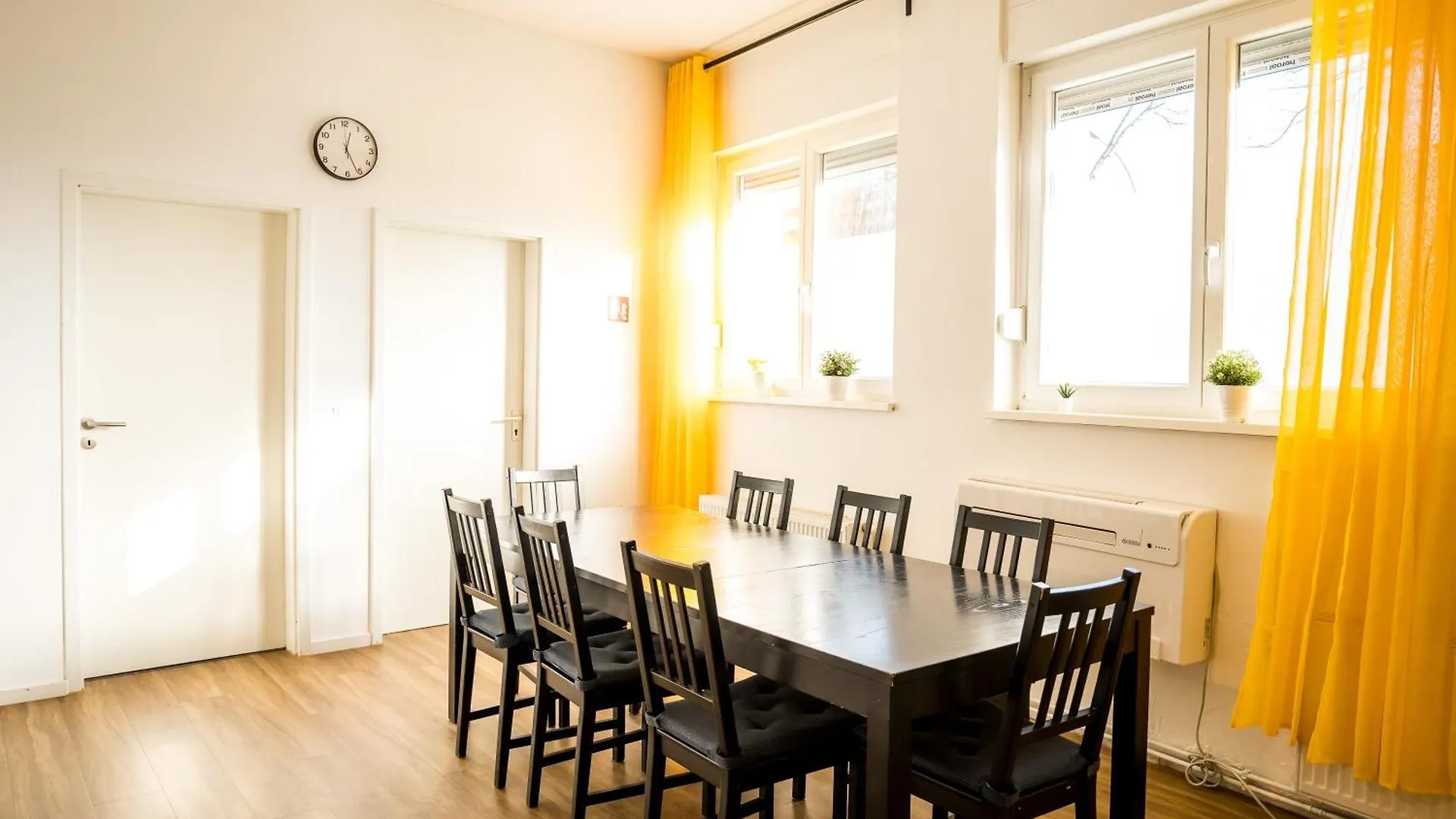 Three Bedroom Plus Big Kitchen Plus Selfcheckin Plus Street Parking Berlin Apartment