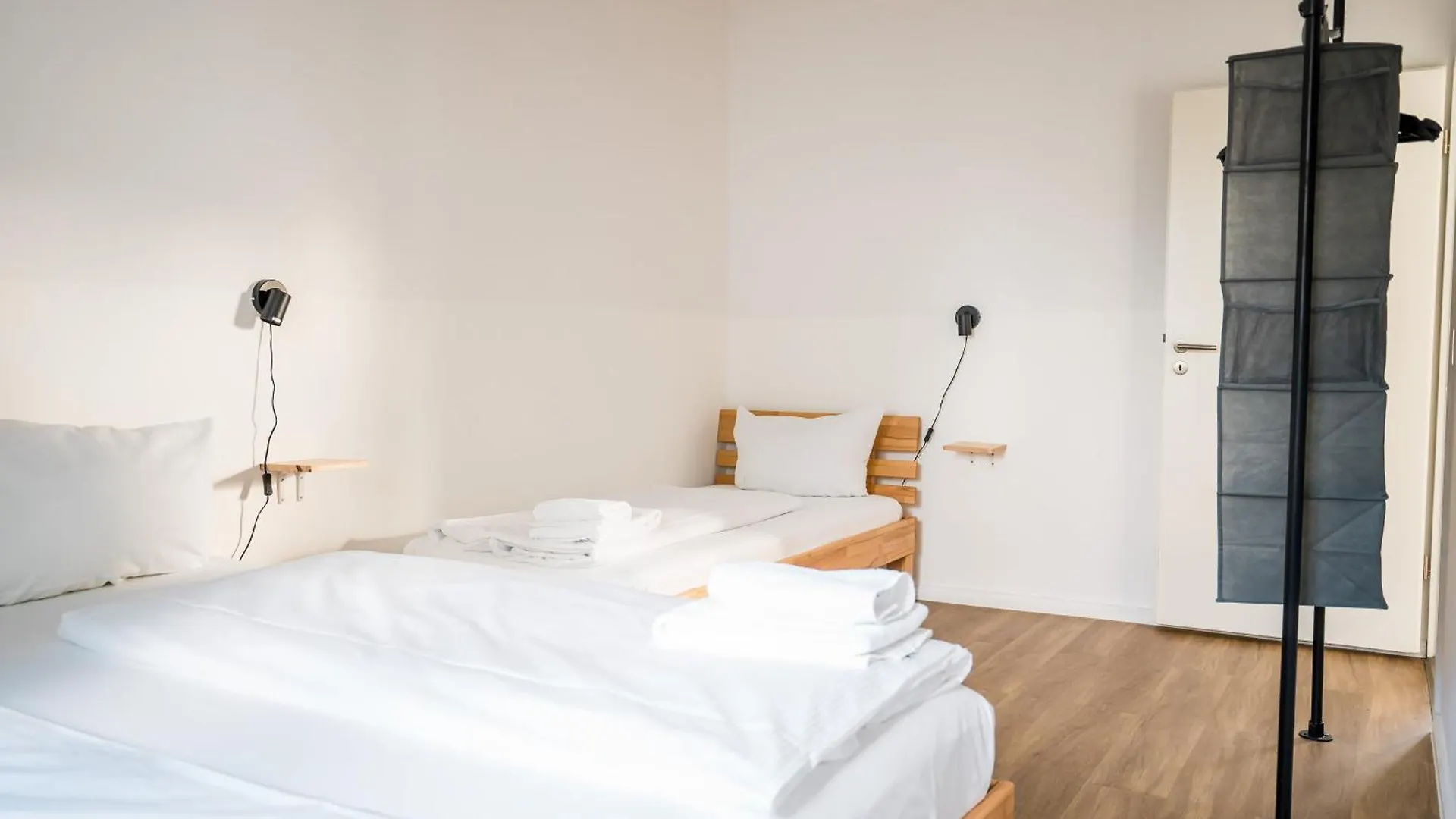 Three Bedroom Plus Big Kitchen Plus Selfcheckin Plus Street Parking Berlim