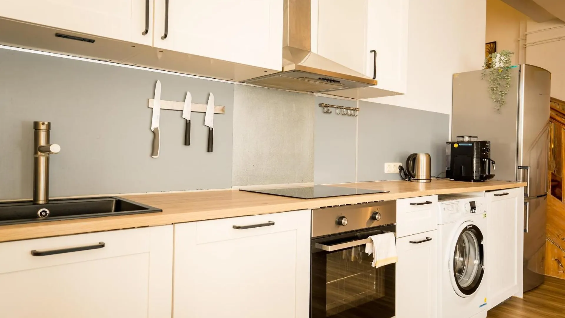 Three Bedroom Plus Big Kitchen Plus Selfcheckin Plus Street Parking Berlim 0*,